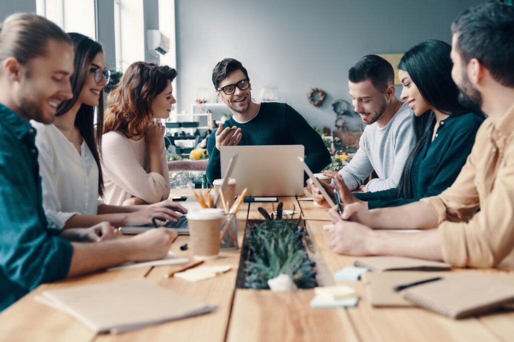 Discussão de estratégias de marketing digital para impulsionar vendas em programas de afiliados.