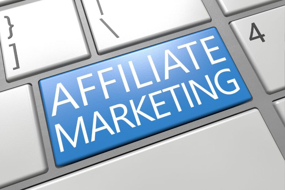 Tecla azul "AFFILIATE MARKETING" em um teclado, destacando um dos melhores canais de marketing de afiliação.